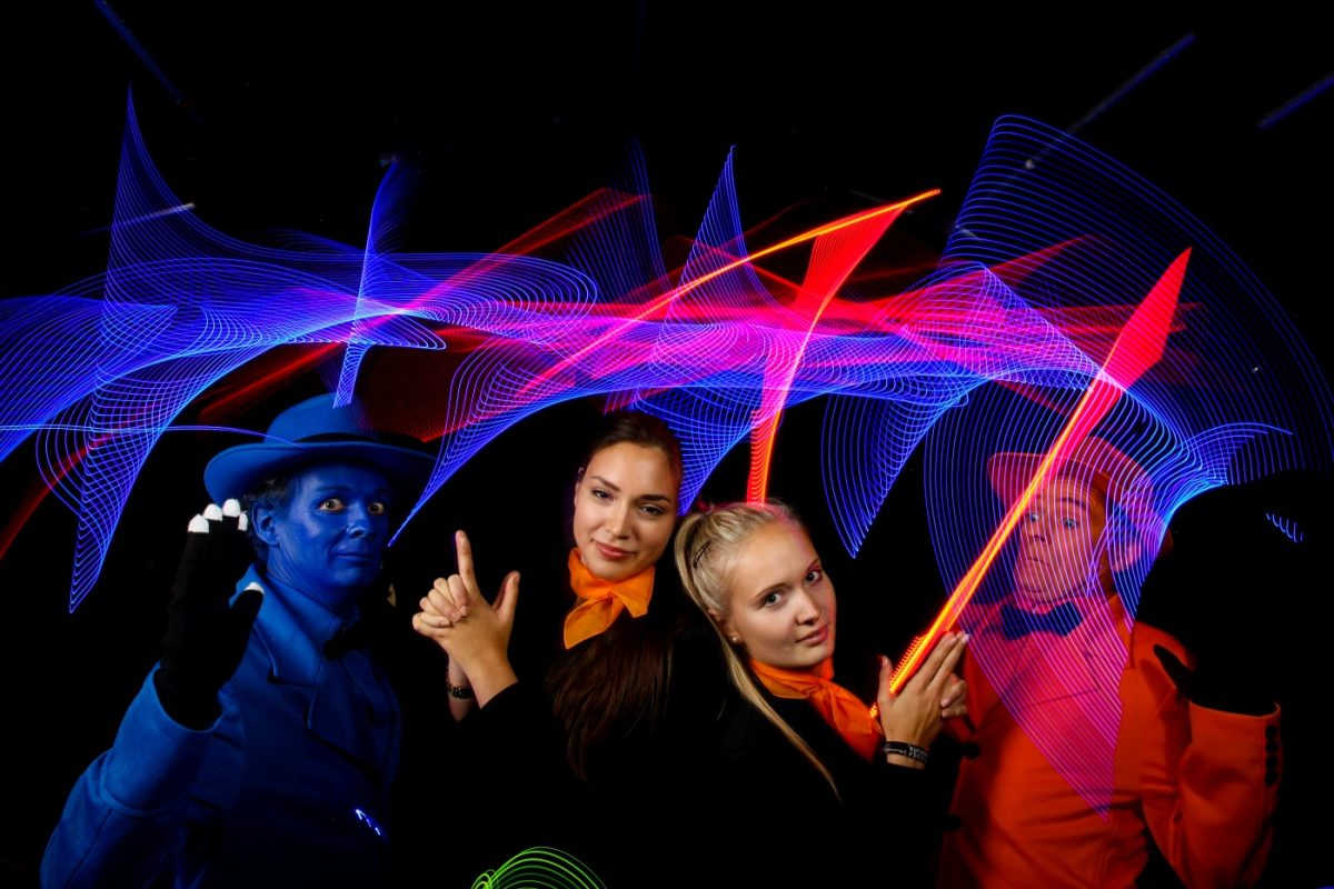 2015-09-Smartie-Lichtbild-303 Interaktive Eventfotografie mit Show und Unterhaltungsfotografie mit Lichtmalerei und Walk Acts