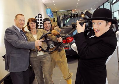 Interaktive Eventfotografie mit Show und Unterhaltungsfotografie in einem Autohaus