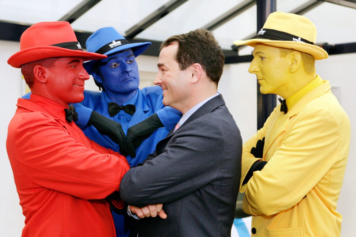 Walk Act Smarties Eventkünstler auf einer Messe