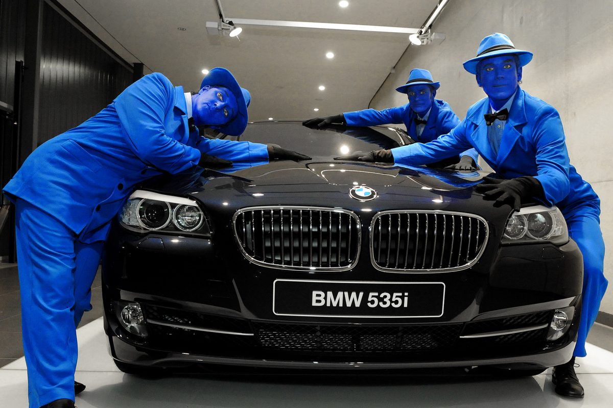 Walk Act Smarties Eventkünstler im Autohaus