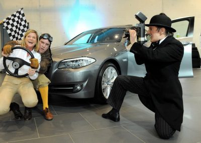 Interaktive Eventfotografie mit Show und Unterhaltungsfotografie in einem Autohaus