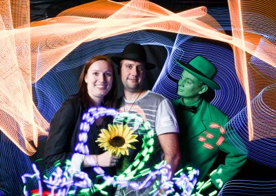 Lichtmalerei als Fotobox-Alternative mit Foto-Entertainment auf einem Event mit Smartie Walkact